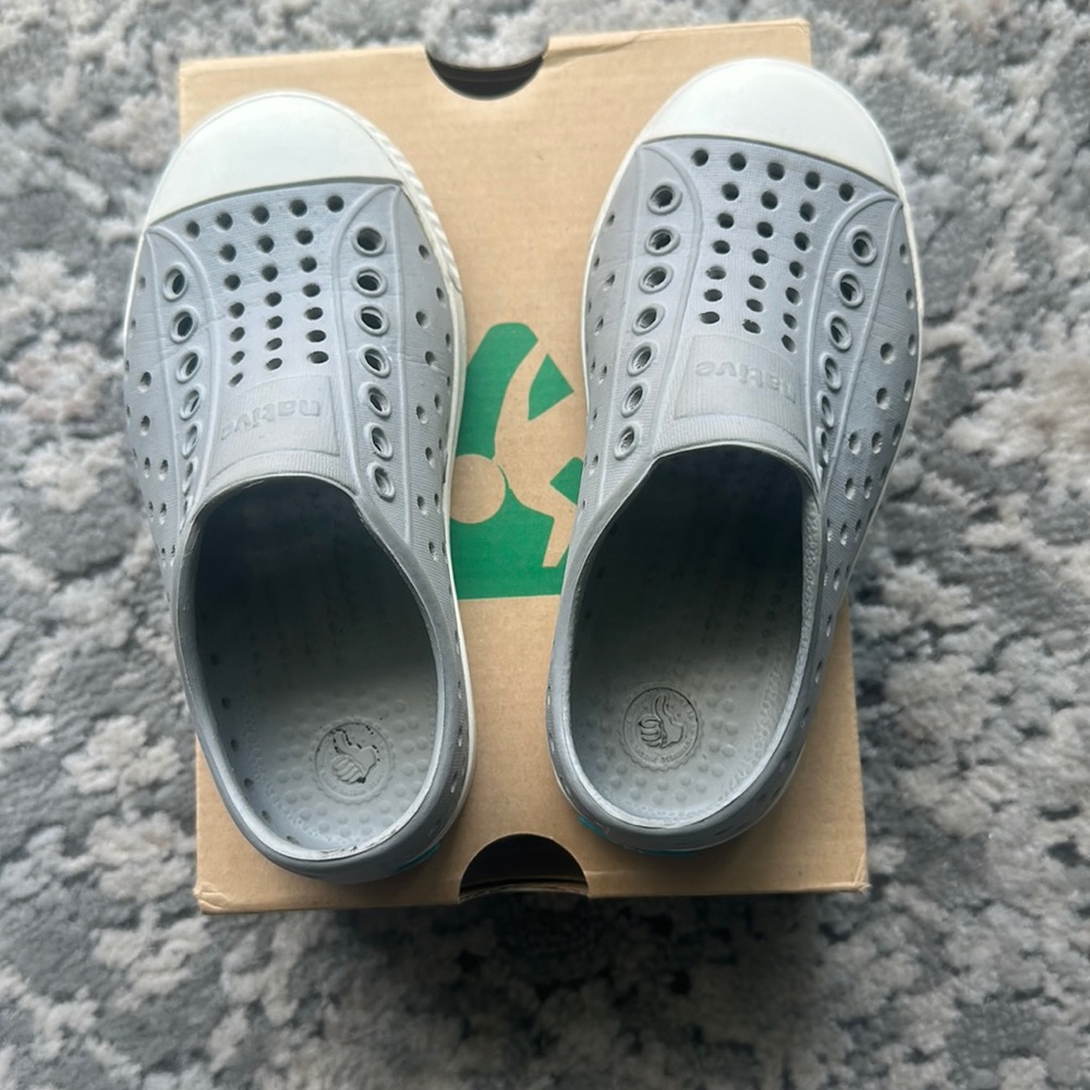 Native Gray Size C9 kids shoes in excellent condition